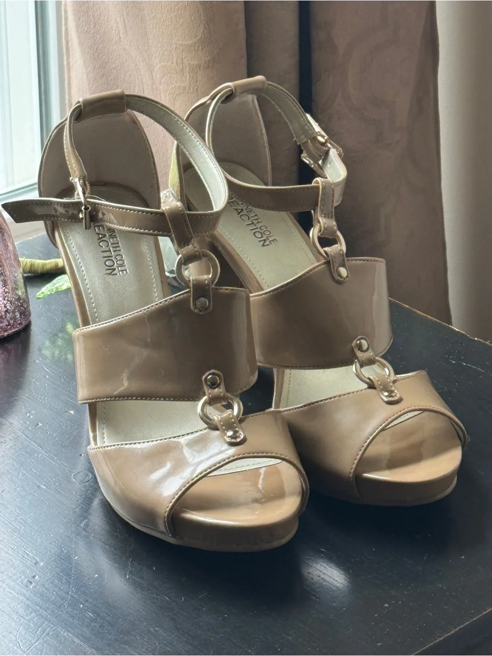 Kenneth Cole Neutral Patent Leather Platform Sandals - Beige Size 8.5